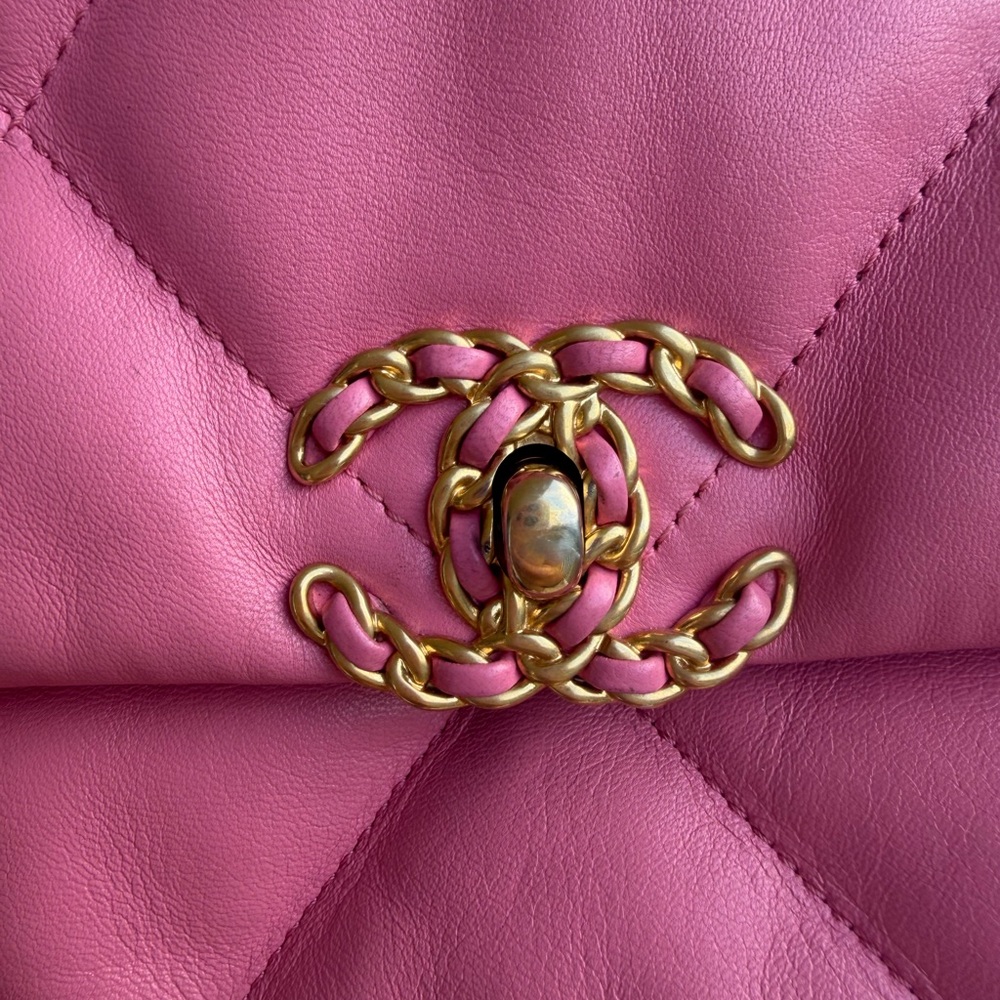 CHANEL Pink Quilted Lambskin Chanel 19 Flap Gold and Ruthenium Hardware - Picture 7 of 12